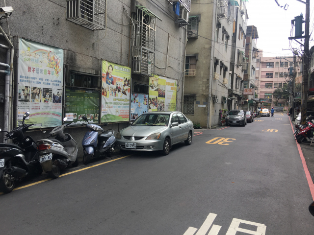 好學市集股份有限公司巷口牆面招牌C
